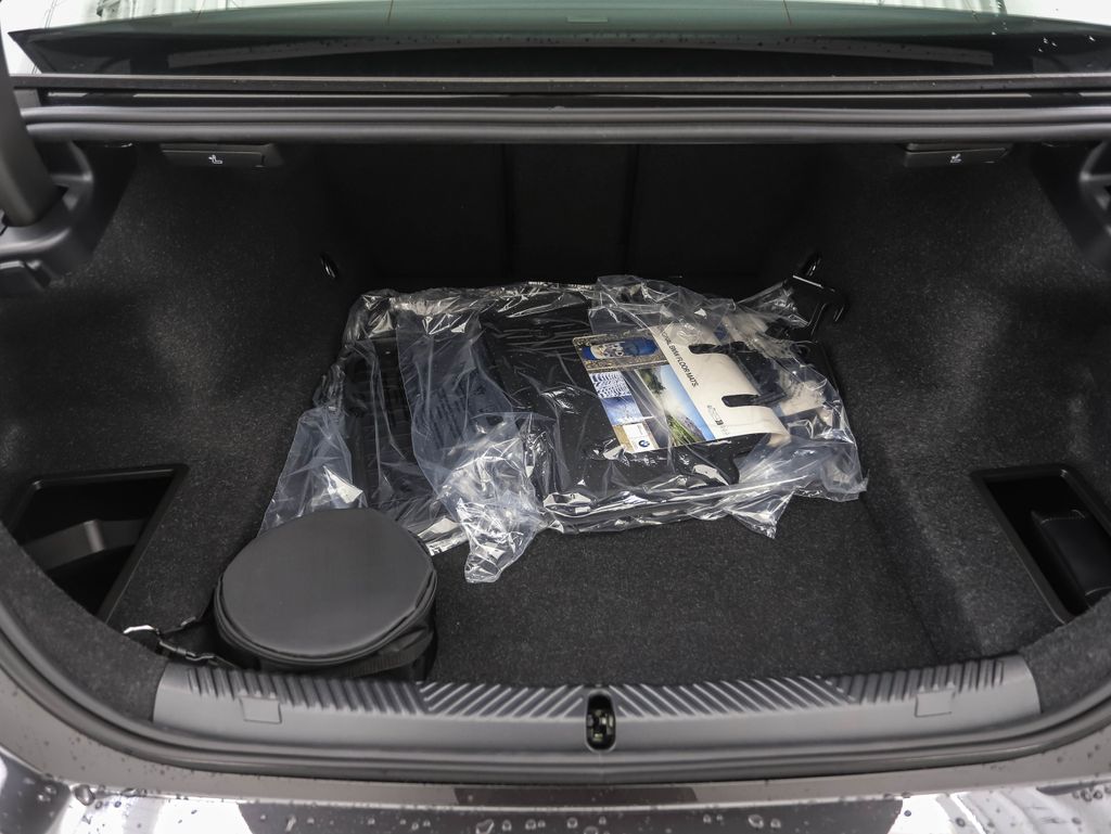 Thumbnail: 2026 BMW 5 Series - 24