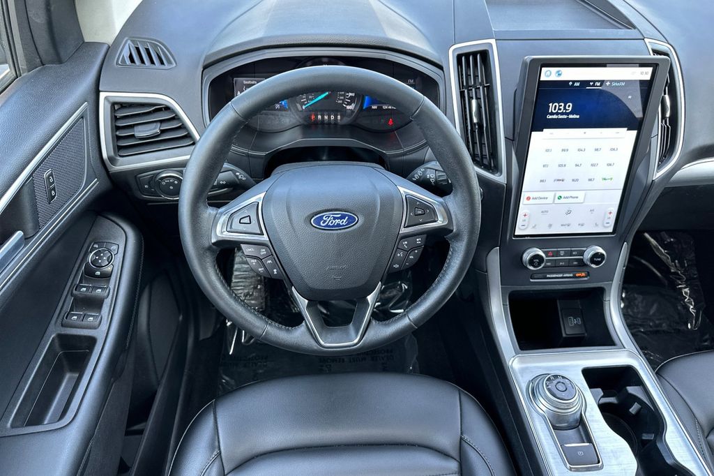 2022 Ford Edge SEL photo