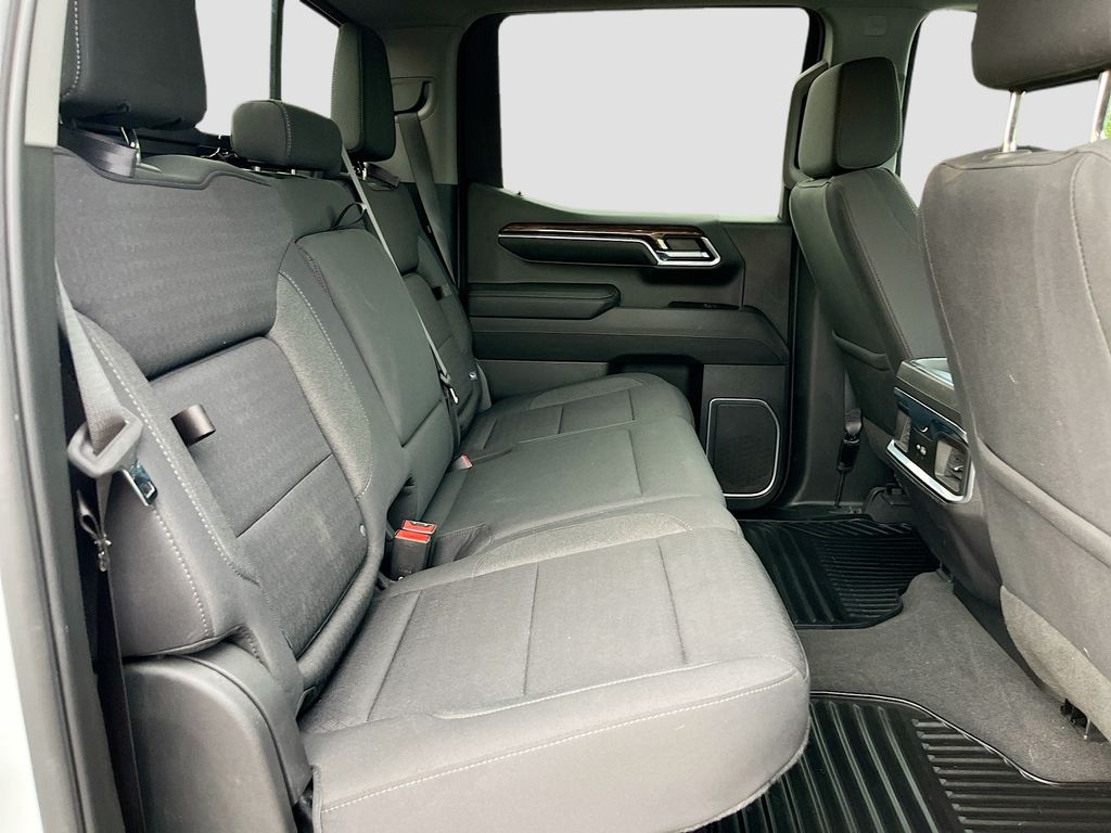 Used 2023 White GMC Elevation image 27