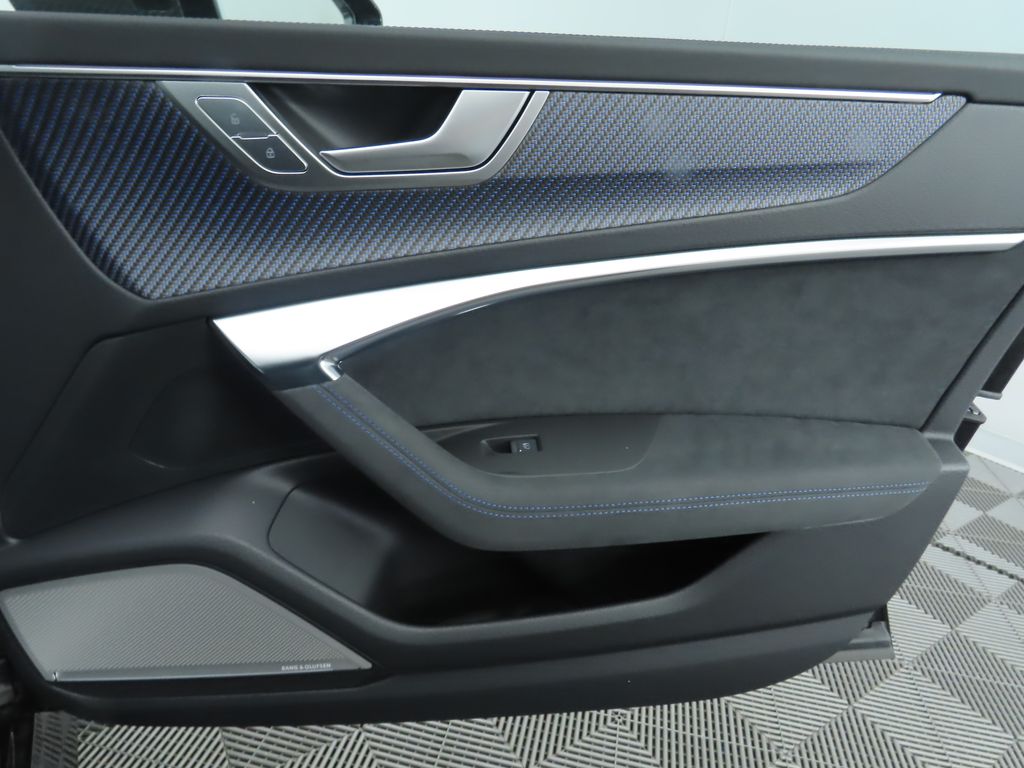 Thumbnail: 2025 Audi RS 7 - 27