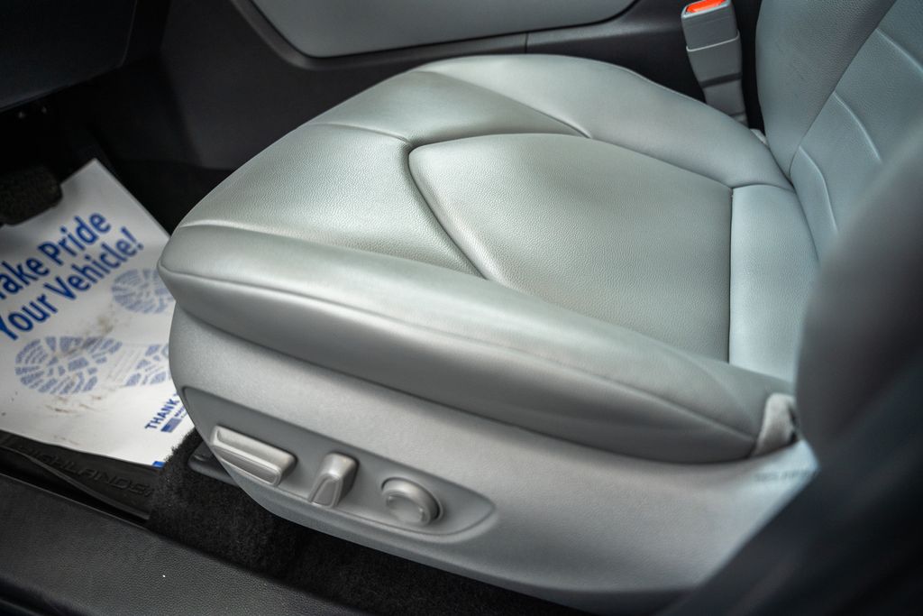 ToyotaHighlander Hybrid40