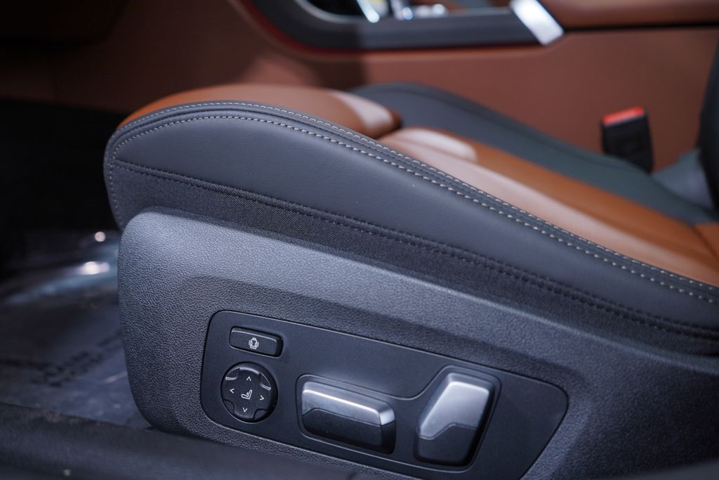 Thumbnail: 2026 BMW 8 Series - 18