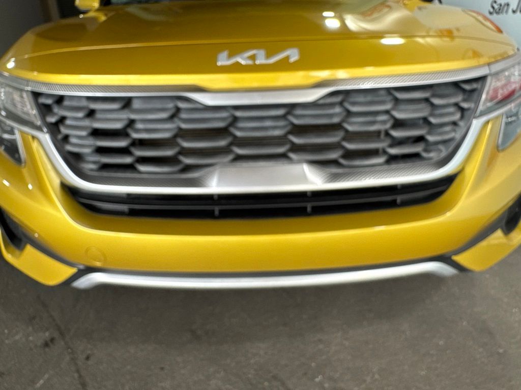 Thumbnail: 2022 Kia Seltos - 14