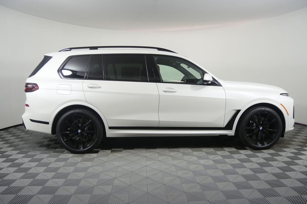 Thumbnail: 2027 BMW X7 - 2