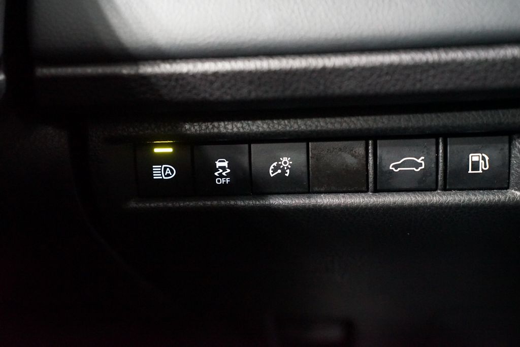 Thumbnail: 2025 Toyota Camry - 25