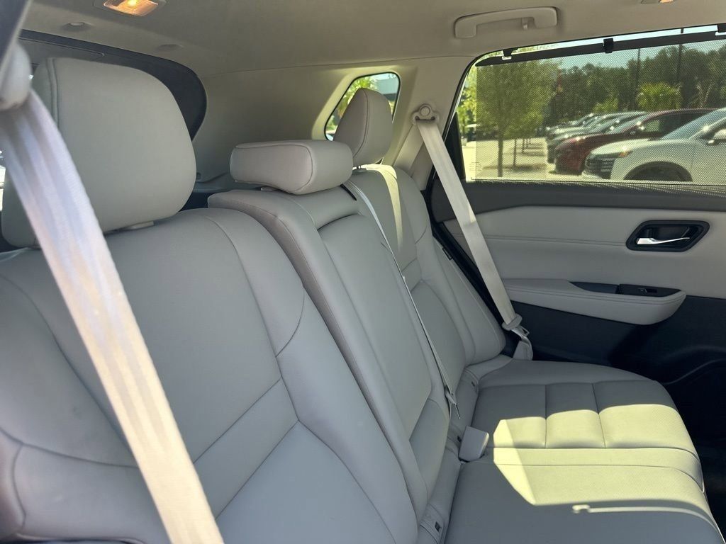 2025 Everest White Pearl Nissan Rogue SL FWD SUV