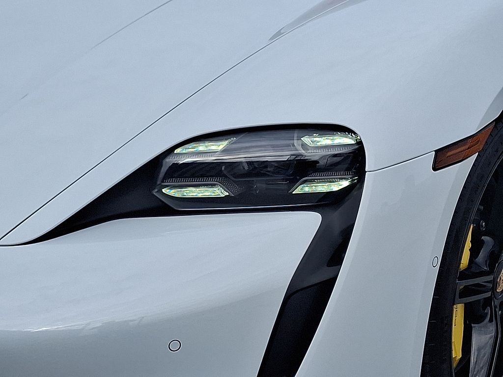 Thumbnail: 2022 Porsche Taycan - 11