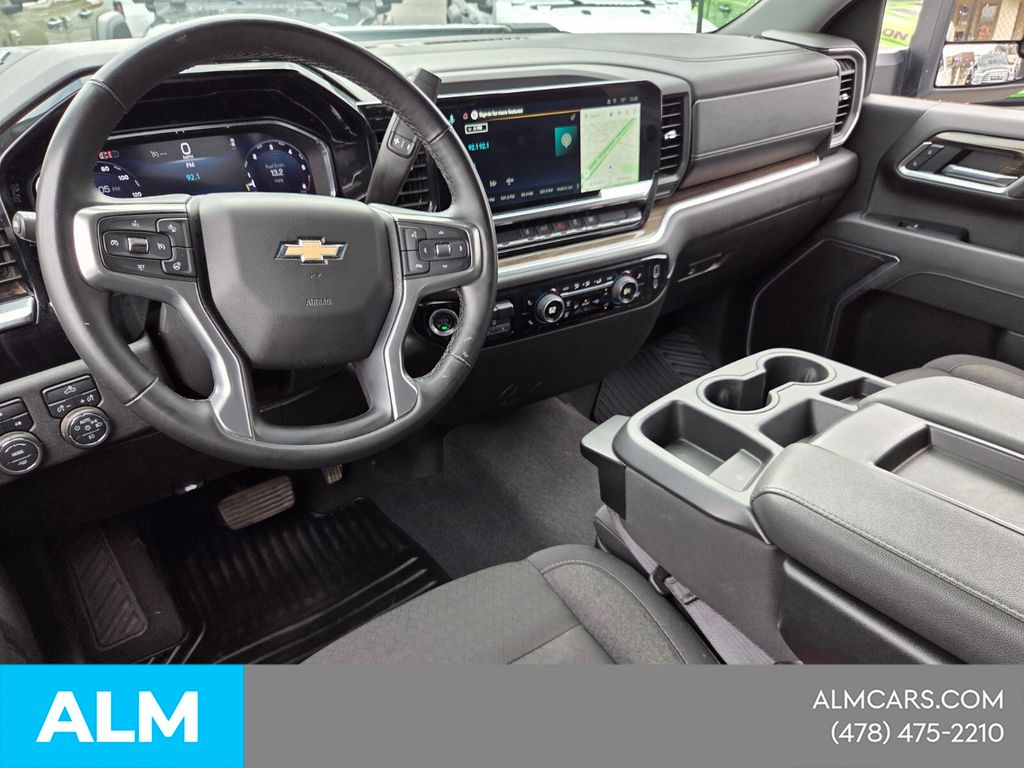 Used 2025 White Chevrolet LT image 10