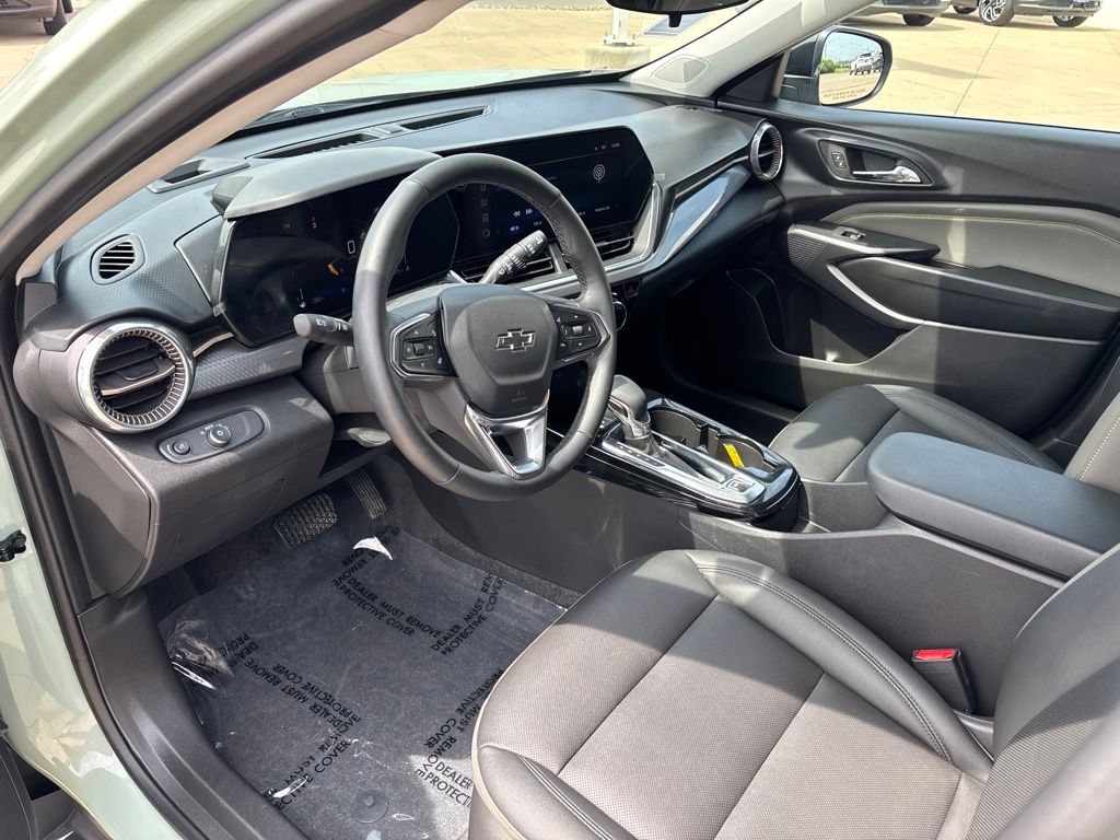 Used 2025 Chevrolet Trax SUV