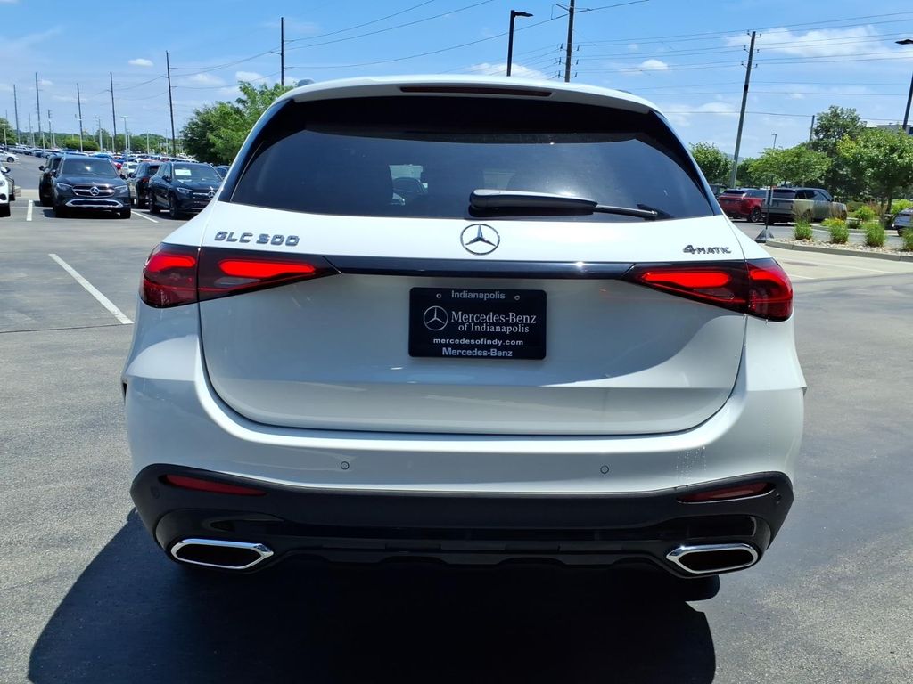 New 2026 MANUFAKTUR Moonlight White Metallic Mercedes-Benz GLC 300 image 6