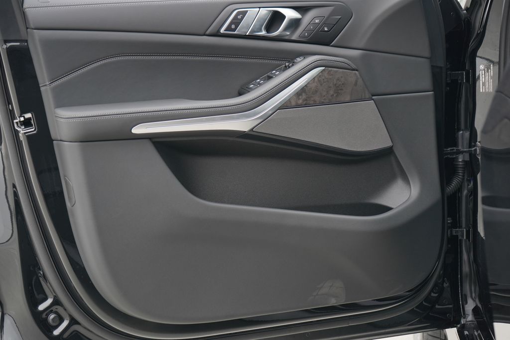 Thumbnail: 2026 BMW X5 - 9