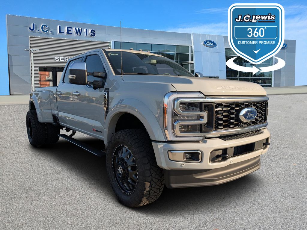 2025 Ford F-450 Super Duty Platinum
