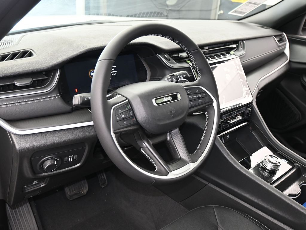 New 2026 Bright White Clearcoat Jeep Laredo image 10