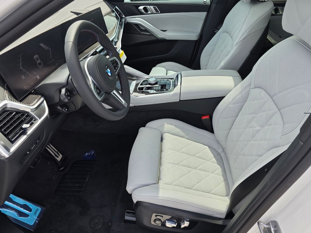 New 2027 White BMW M60i image 7