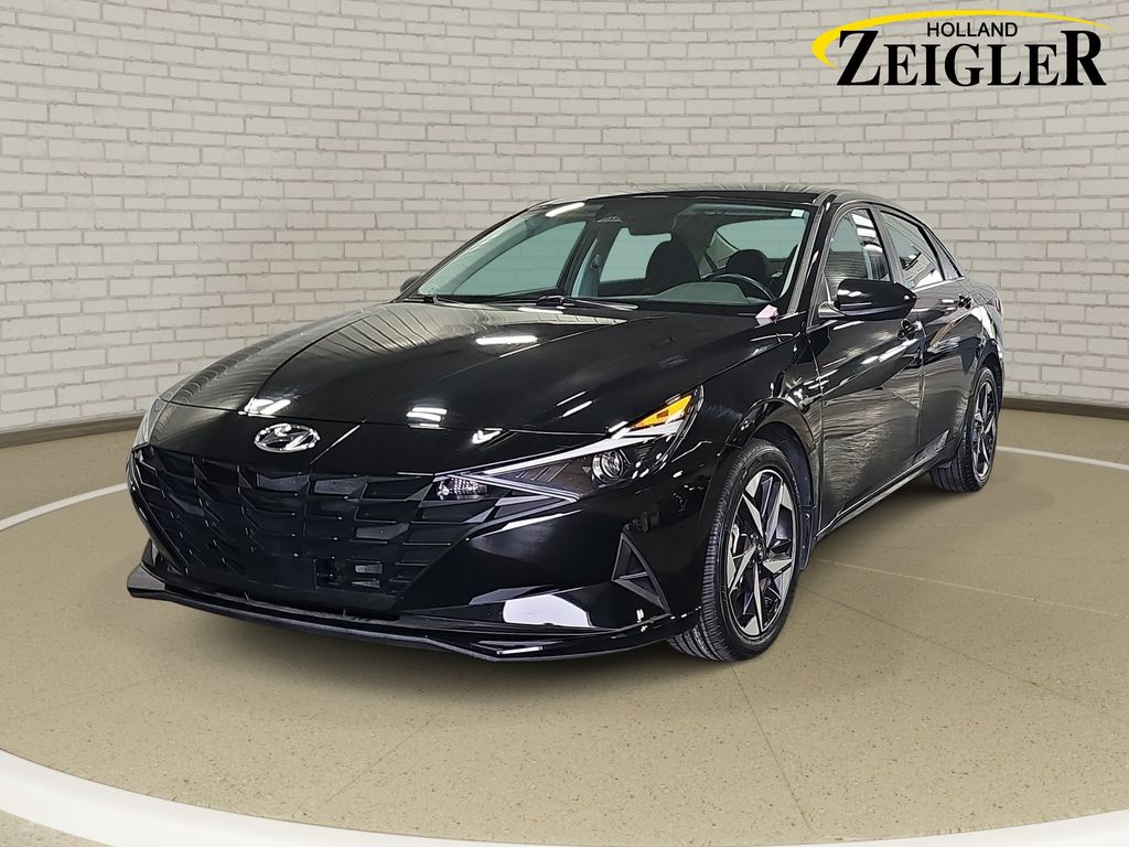 Onyx Black 2023 Hyundai Elantra Sedan Front-Wheel Drive Continuously Variable Transmission