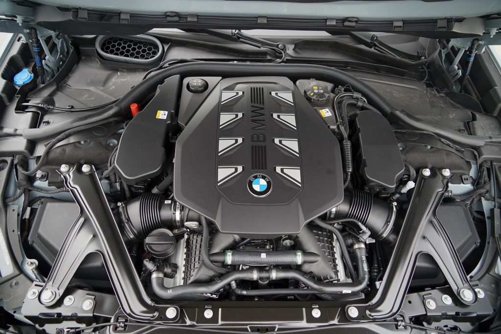 Thumbnail: 2026 BMW 7 Series - 21