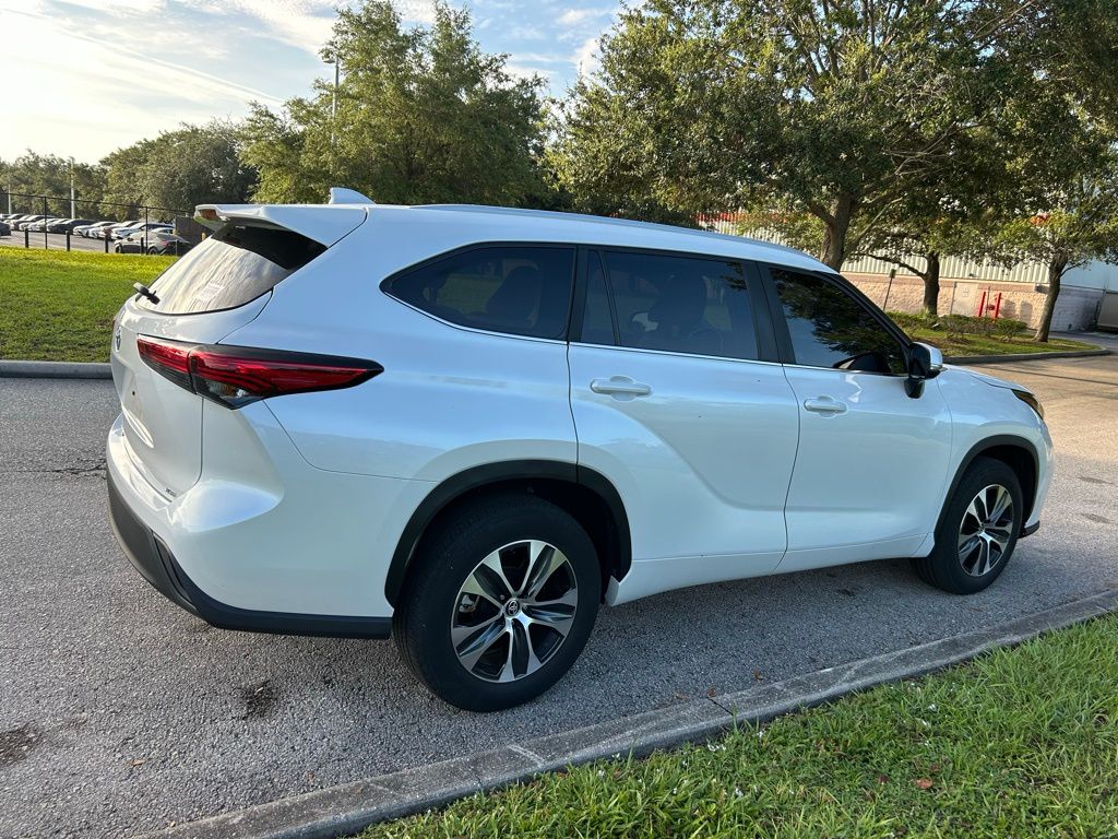 Thumbnail: 2023 Toyota Highlander - 5