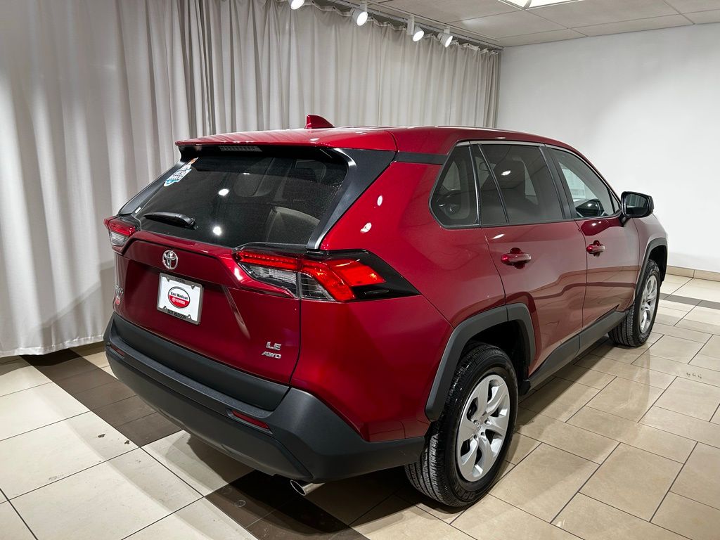 2022 Toyota RAV4 LE 5