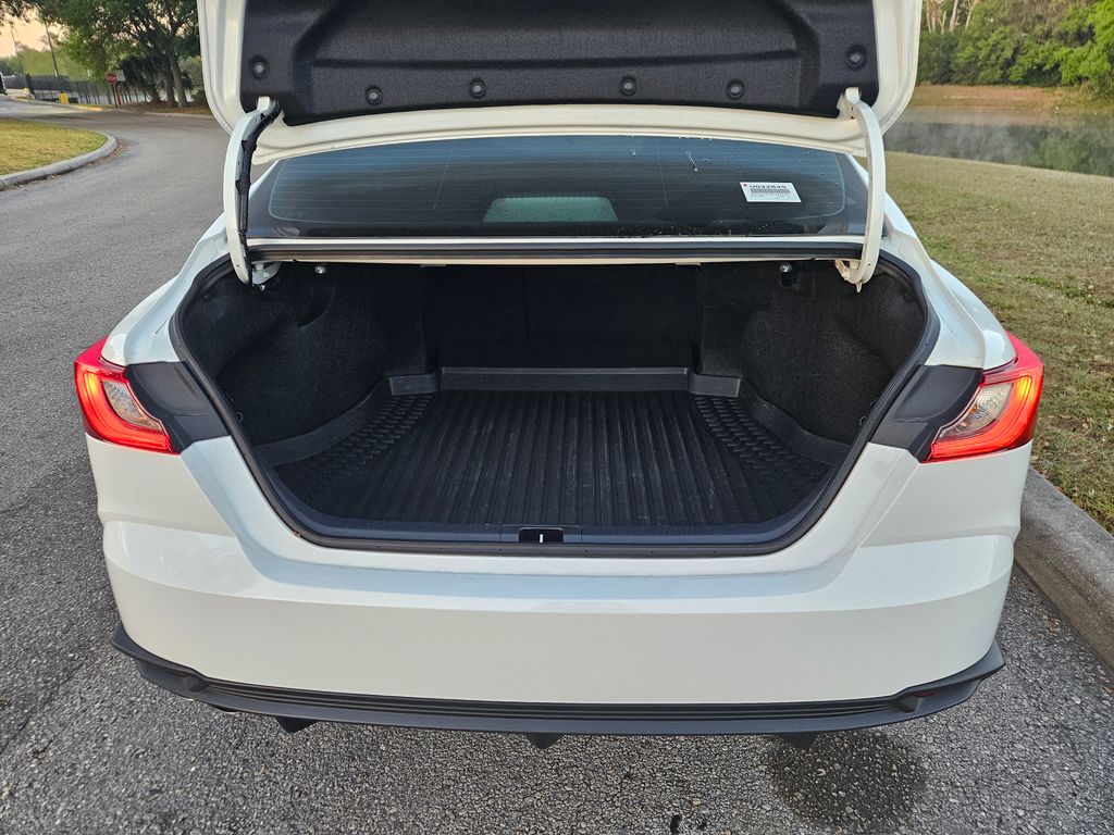 2025 Toyota Camry SE 10