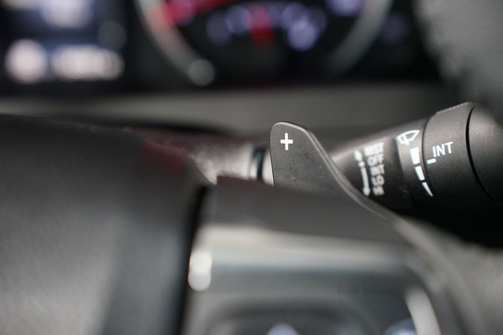 Thumbnail: 2017 Toyota Camry - 15