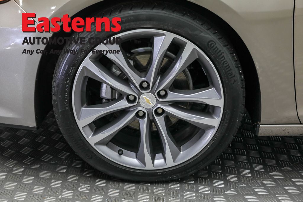 Used 2024 Gray Chevrolet LT image 33