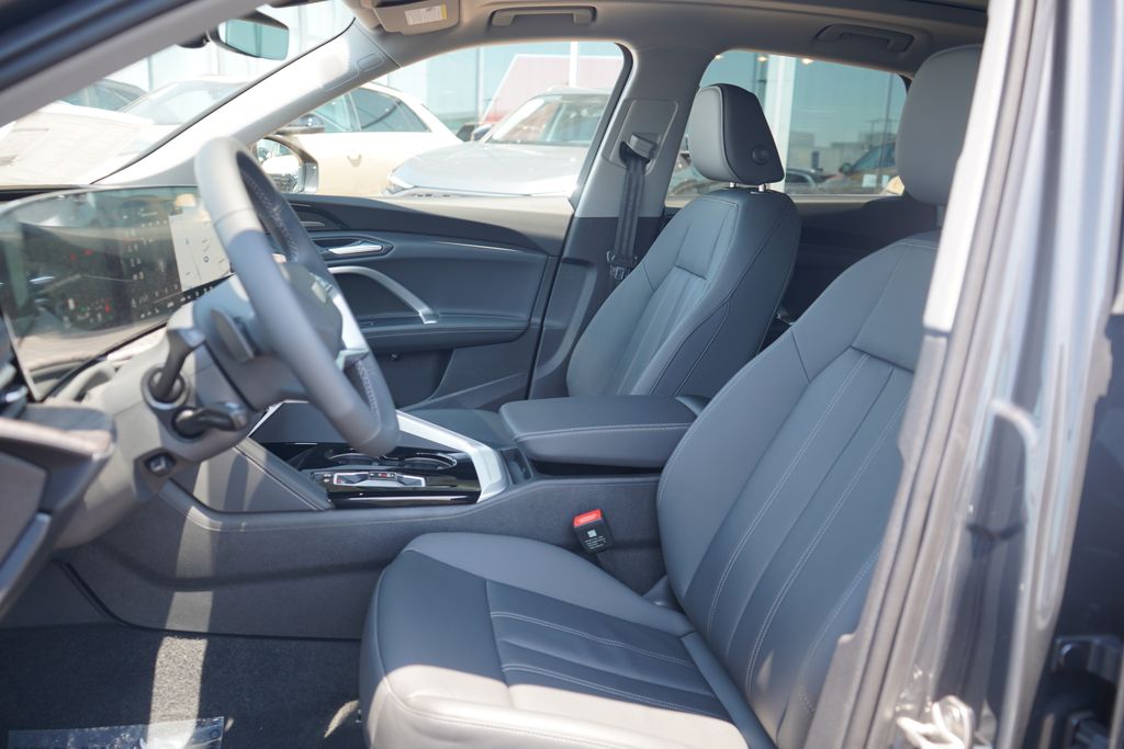 Thumbnail: 2025 Audi Q5 - 6