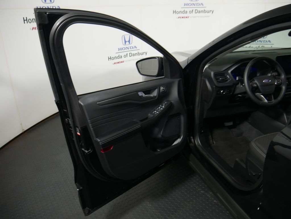 Thumbnail: 2023 Ford Escape - 10