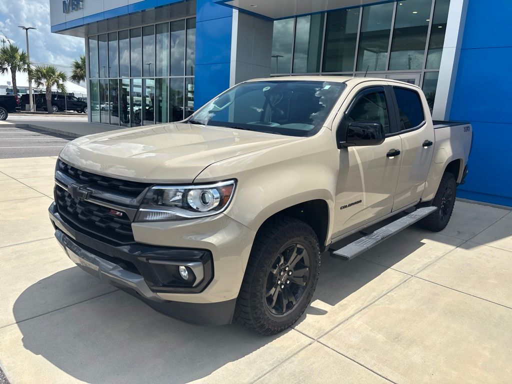 Sand Dune Metallic 2022 Chevrolet Colorado Pickup Truck Four-Wheel Drive 8-Speed Automatic