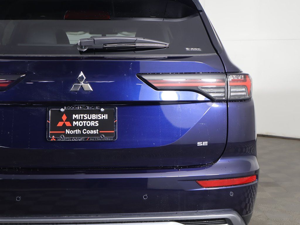 New 2026 Blue Mitsubishi SE image 18