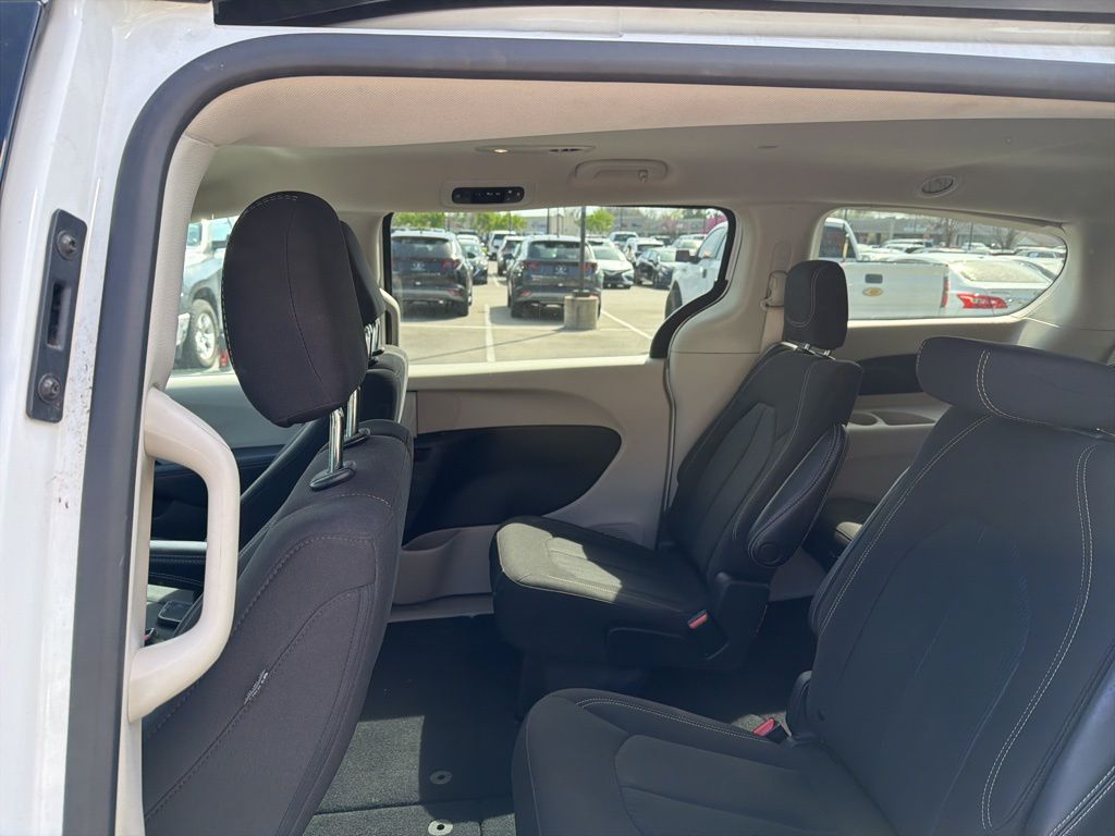 2023 Chrysler Voyager