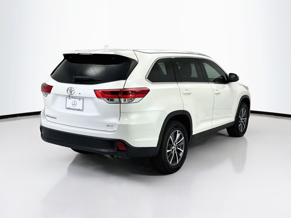 Thumbnail: 2019 Toyota Highlander - 5