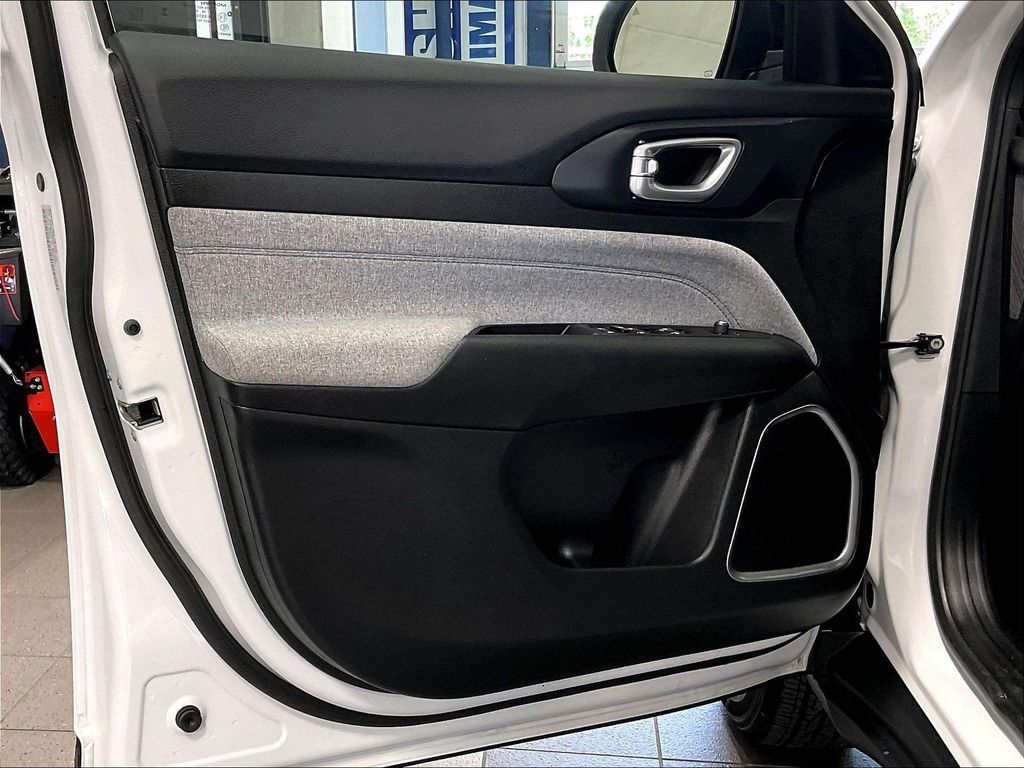 2023 Jeep Compass — photo 9