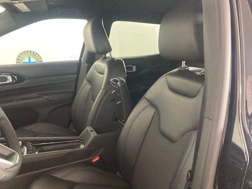 New 2026 Black Jeep Latitude image 10