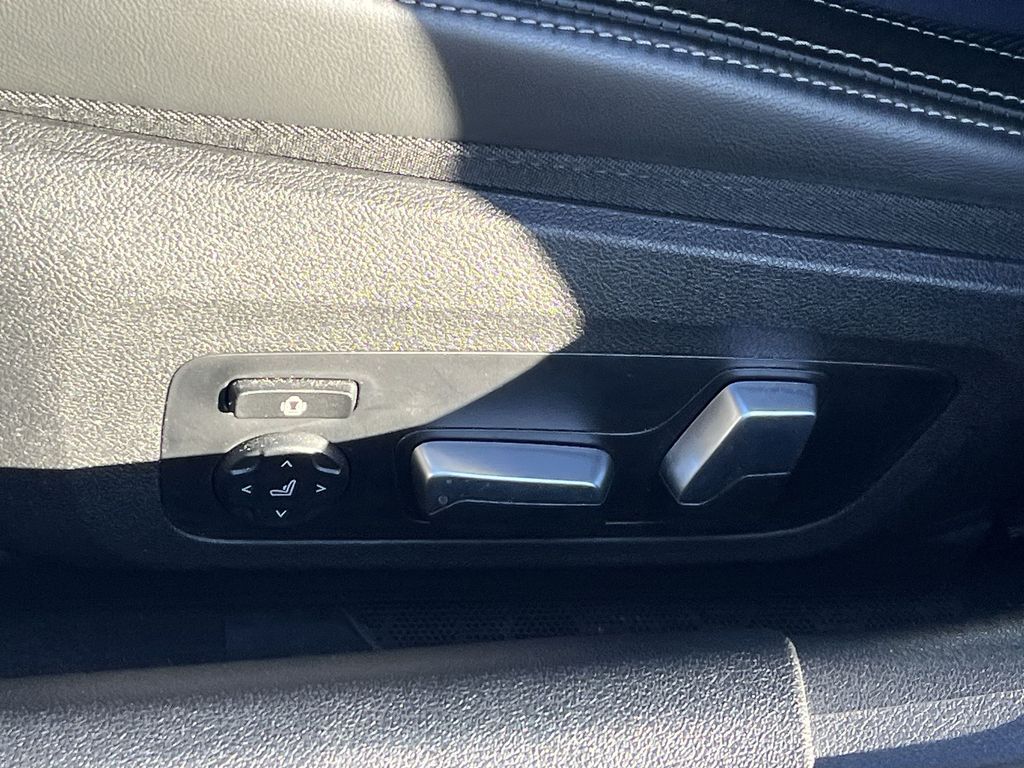 Thumbnail: 2024 BMW 8 Series - 12