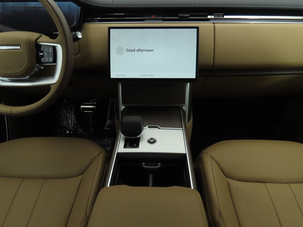 2025 Land Rover Range Rover SE 13