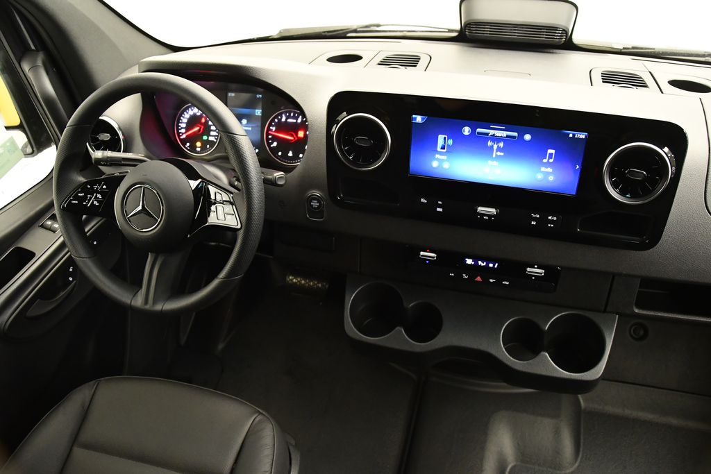 2025 Mercedes-Benz Sprinter 2500 9