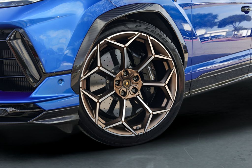 Used 2024 Blue Lamborghini Performante image 4