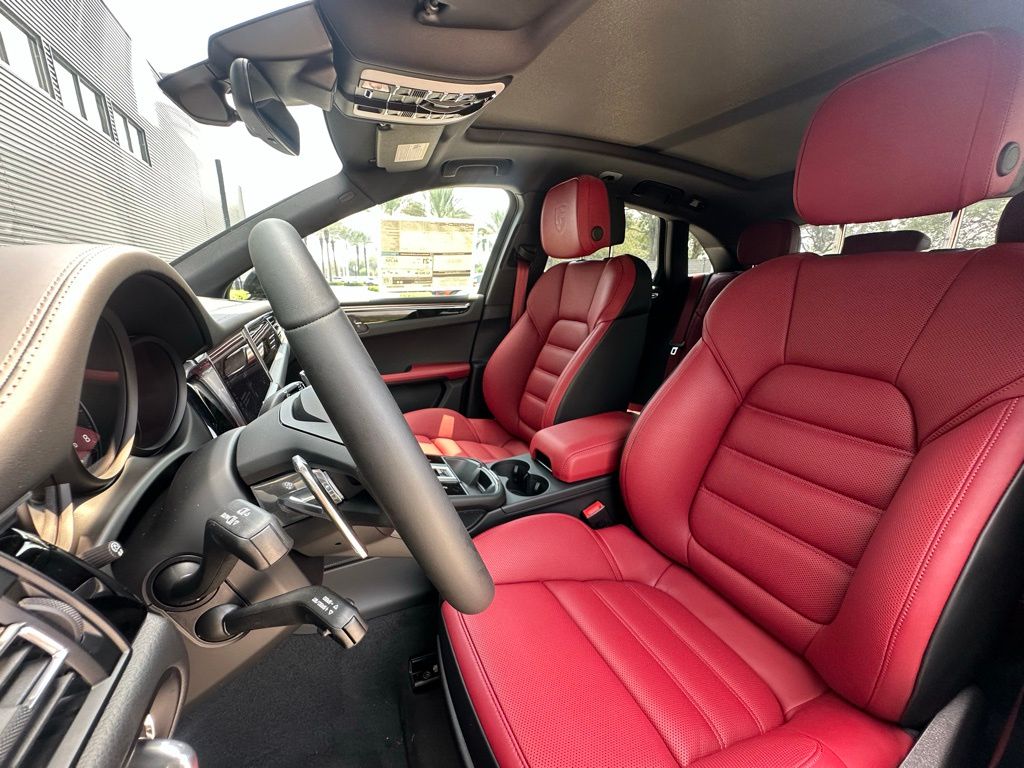 Thumbnail: 2026 Porsche Macan - 4