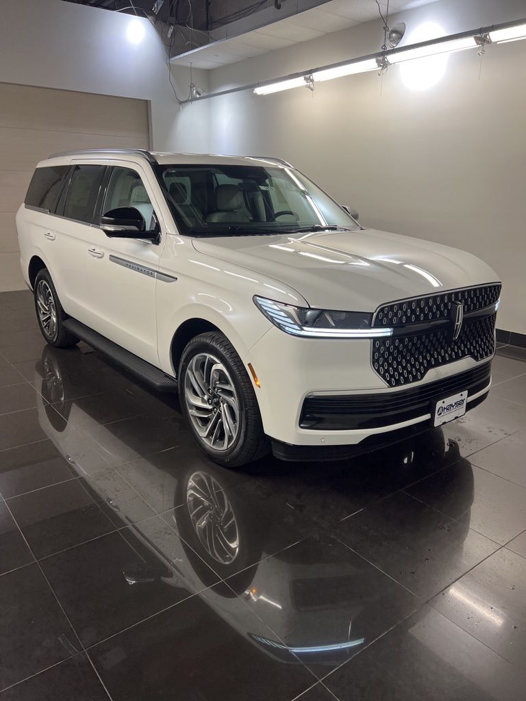 2026 Lincoln Navigator Premiere AWD's photo