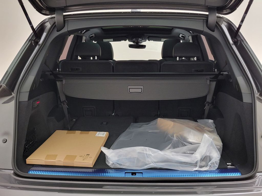 Thumbnail: 2026 Audi Q7 - 10