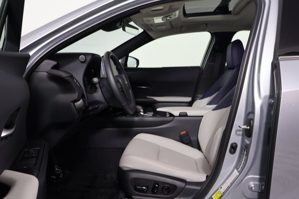 Thumbnail: 2025 Lexus UX - 10