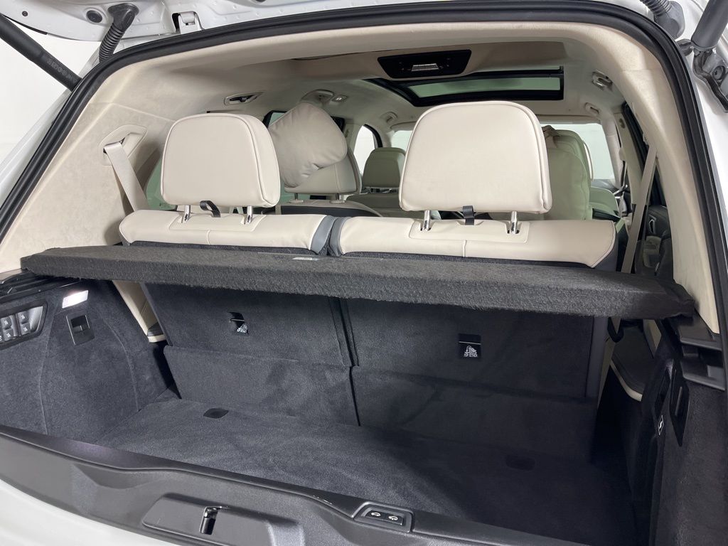 Thumbnail: 2025 BMW X7 - 13