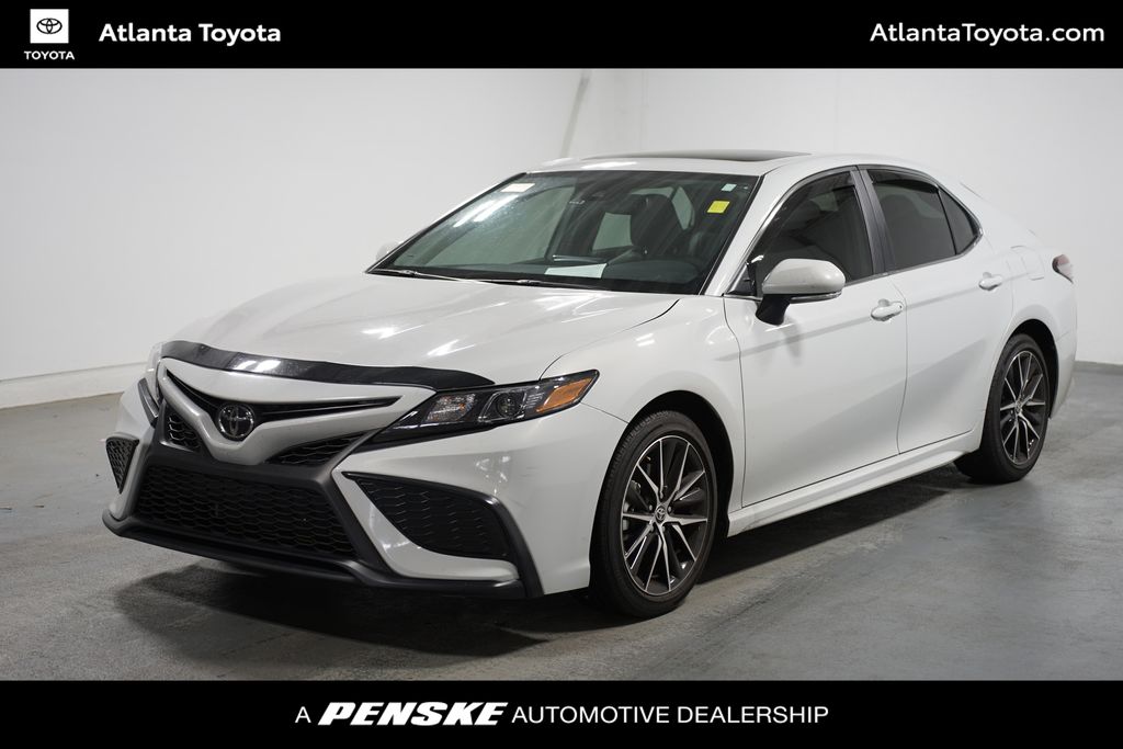 2024 Toyota Camry SE Hero Image