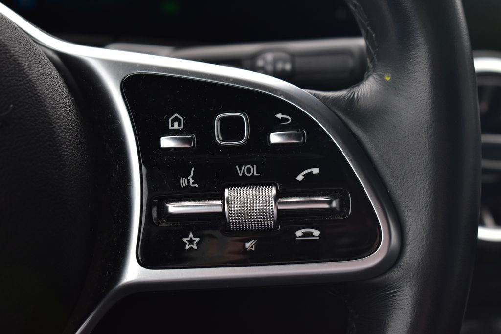 Thumbnail: 2022 Mercedes-Benz GLB - 17