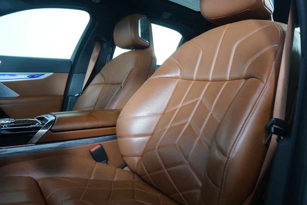 Thumbnail: 2023 BMW 7 Series - 11