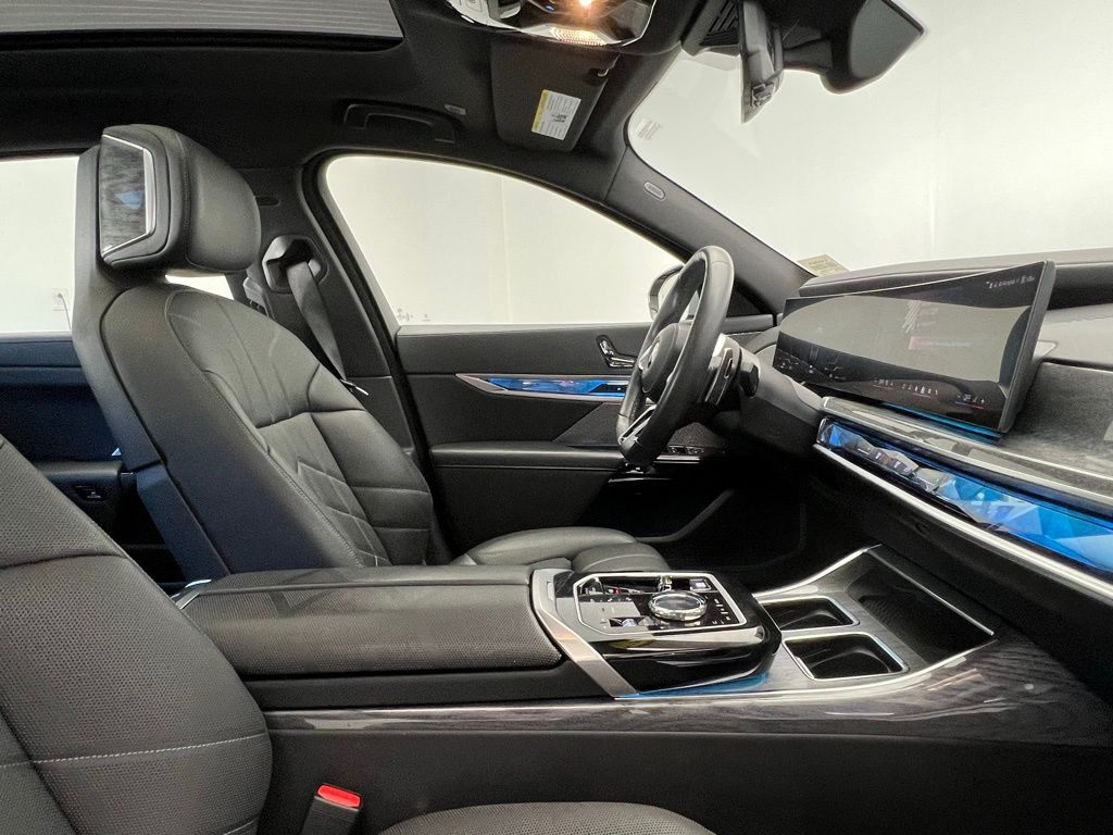 Thumbnail: 2024 BMW 7 Series - 21