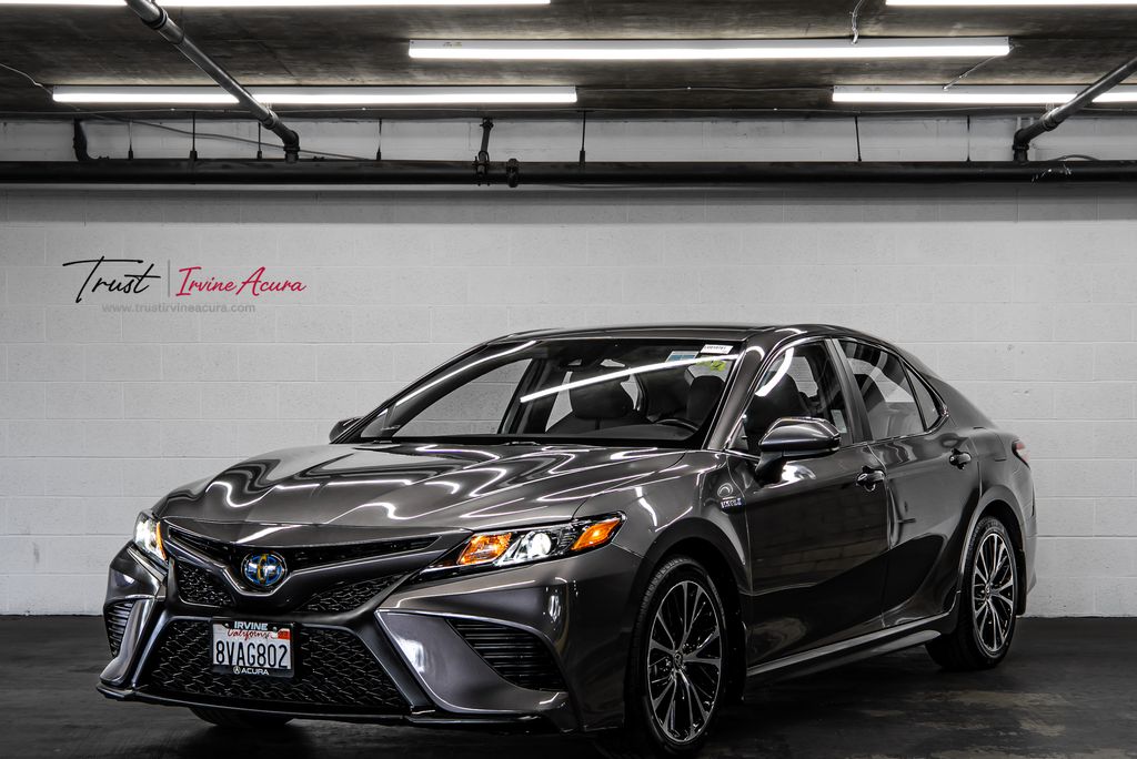 2020 Toyota Camry Hybrid SE