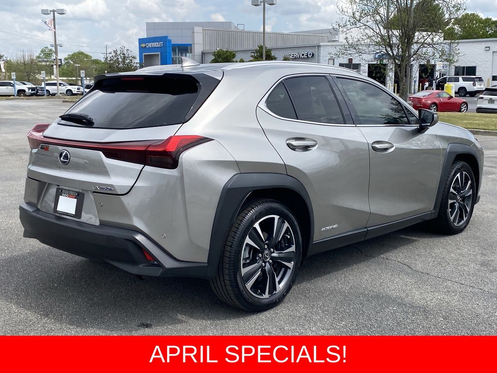 View vehicle photo 4