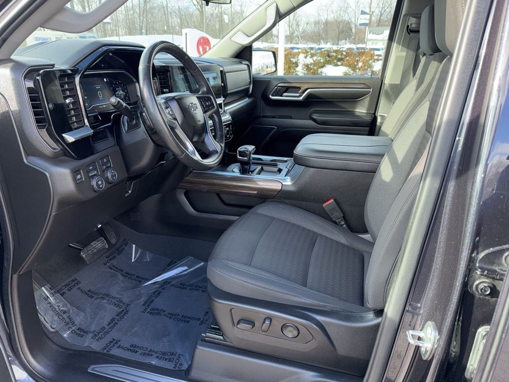 Thumbnail: 2023 Chevrolet Silverado 1500 - 13