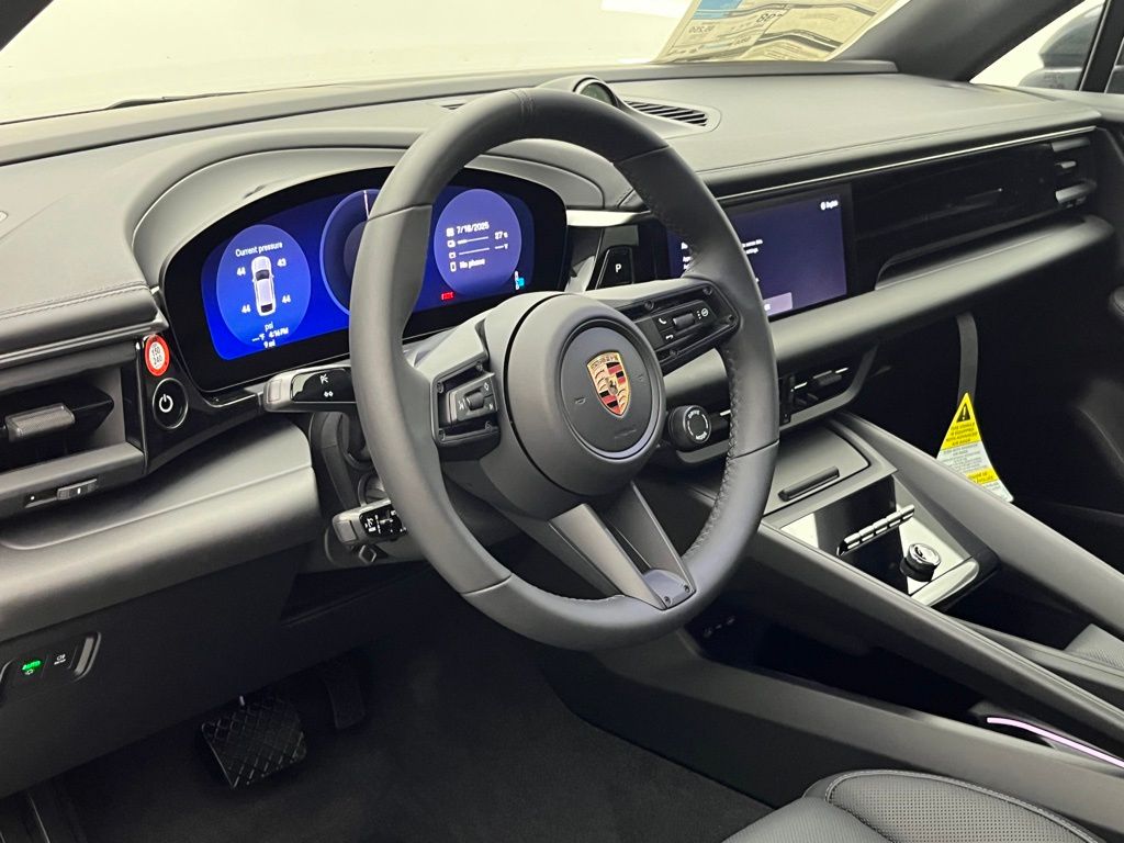 Thumbnail: 2025 Porsche Macan - 4